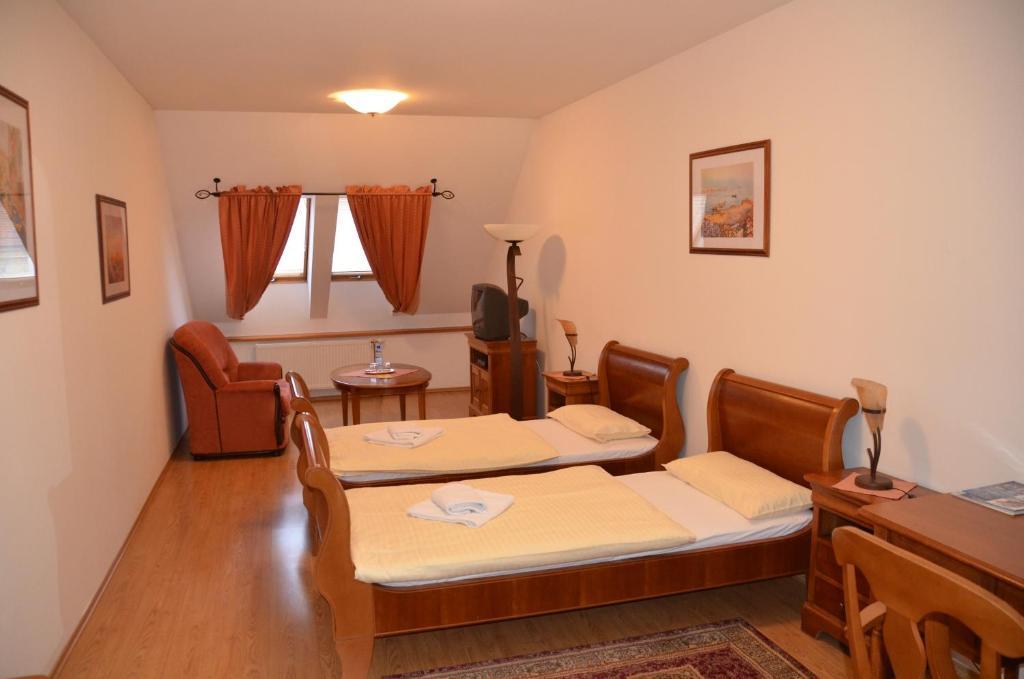 Penzion Scarlet Trencin Room photo